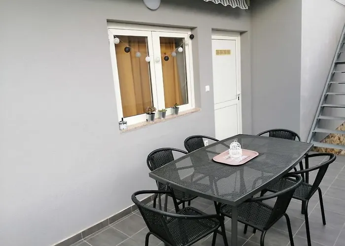 House Lara * Стариград-Пакленица