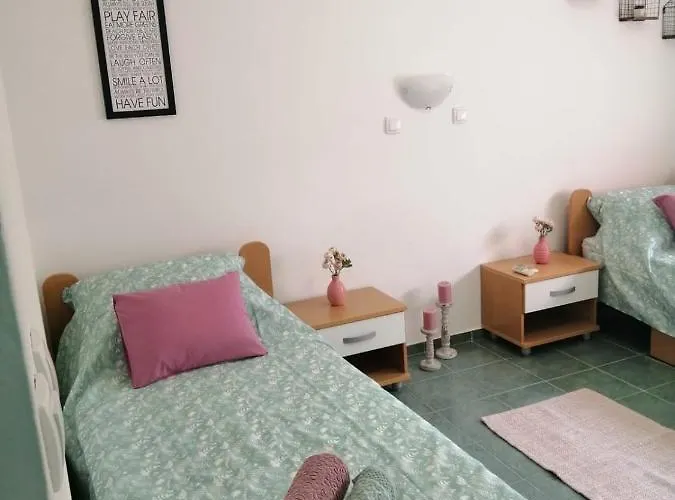 House Lara * Стариград-Пакленица