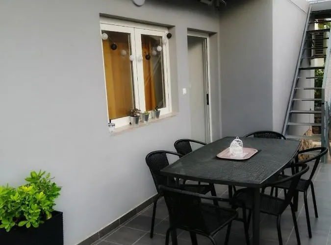 House Lara Стариград-Пакленица